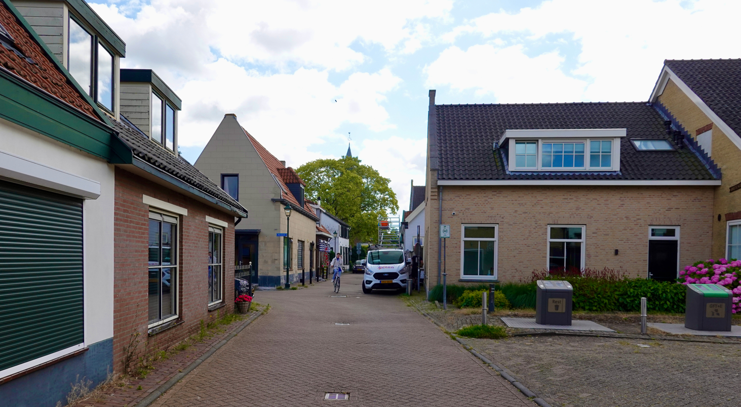 Huidige situatie Dorpsstraat in oostelijke richting, zomer 2024 - foto: gemeente Hendrik-Ido-Ambacht