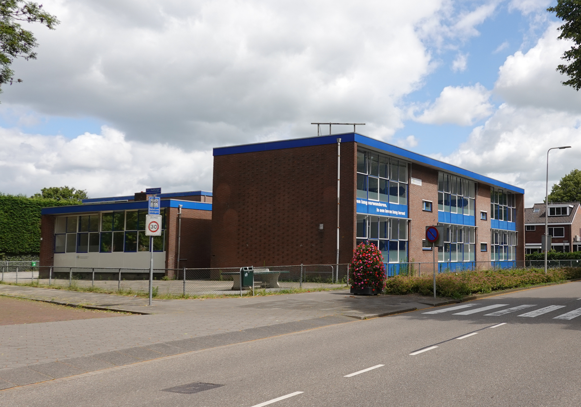 Schoolgebouw aan de Van Godewijckstraat, zomer 2024 - foto: gemeente Hendrik-Ido-Ambacht